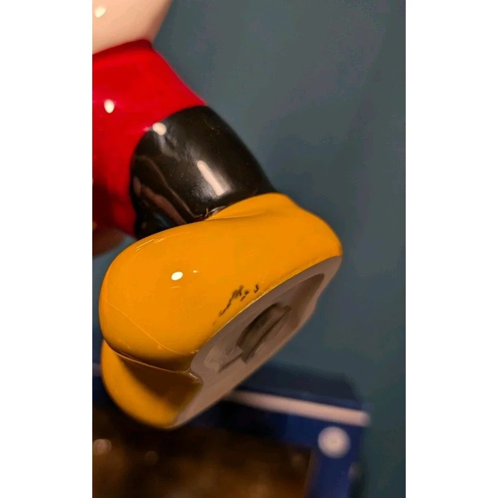 Disney see cracks pepper